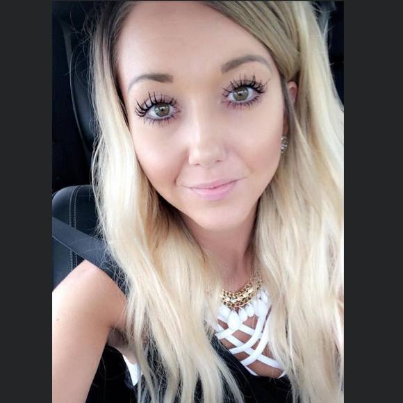 Profile Picture of Ashley Mullicane (@ashleymullicane) on Poshmark