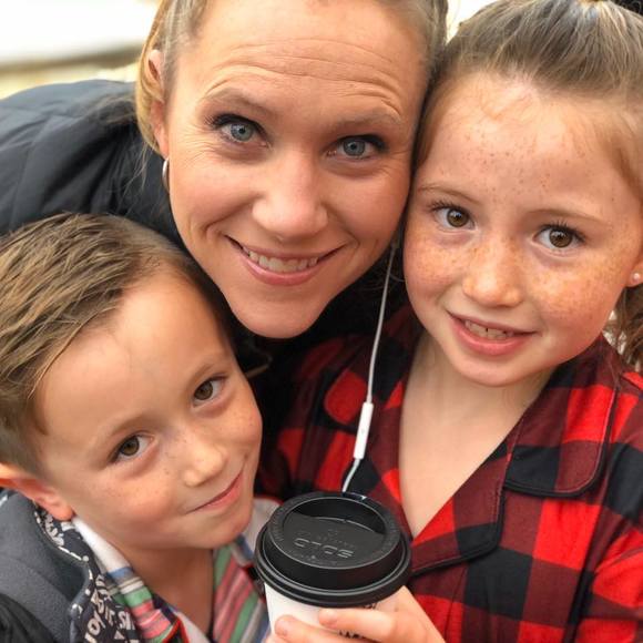 Profile Picture of Sarah Messmann (@sarahmessmann) on Poshmark