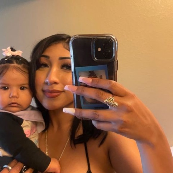 Sol Lee - Poshmark Profile Picture of Sol Lee (@sollee349) on Poshmark