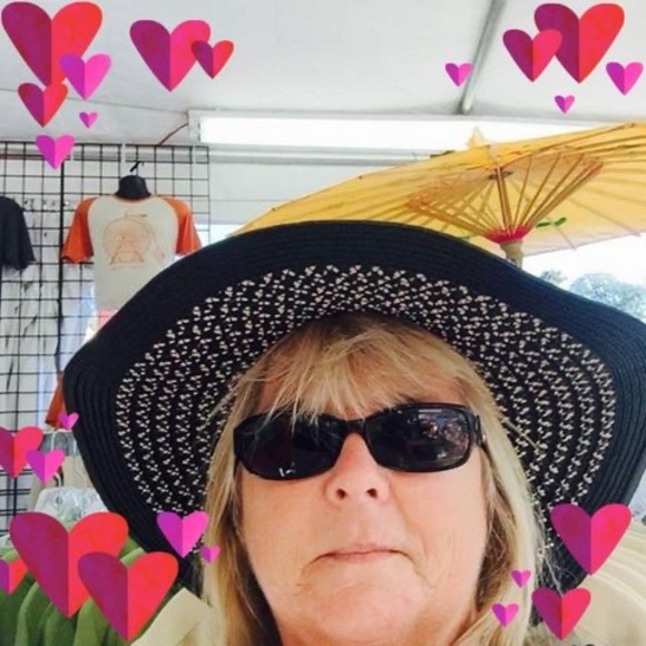 Loretta Ames - Poshmark Profile Picture of Loretta Ames (@blmach) on Poshmark