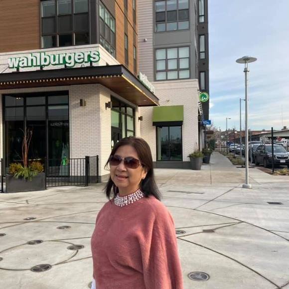 Profile Picture of Hien Do (@dobichhien) on Poshmark