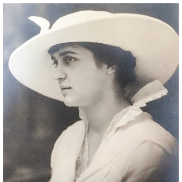 Profile Picture of Kimberly Calhoun (@kacee4) on Poshmark