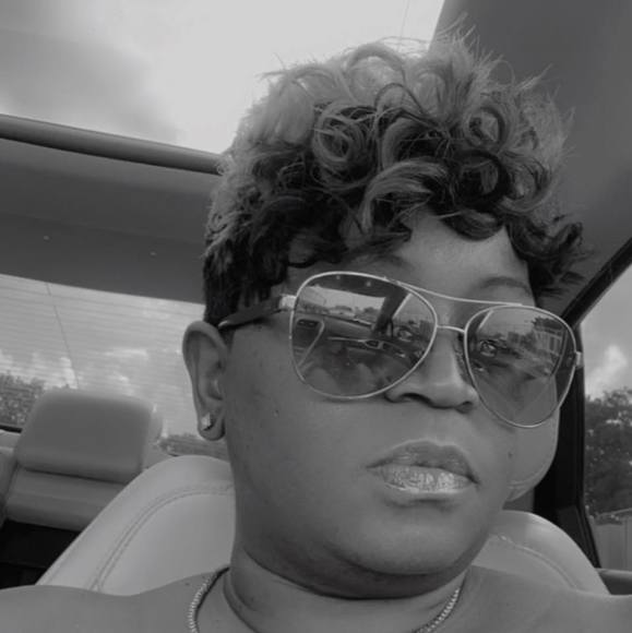 Profile Picture of Tyra Conaway (@tyra0811) on Poshmark