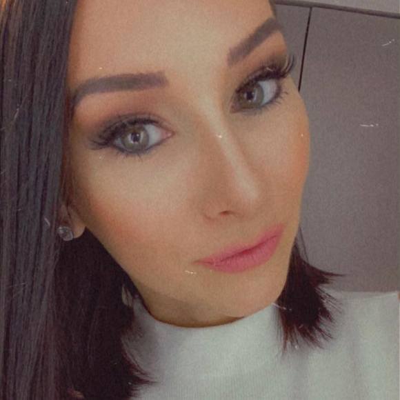 Profile Picture of Jeanne Odermatt (@jeanneoderm) on Poshmark