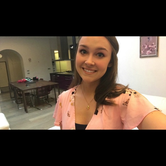 Profile Picture of Morgan Hafften (@moe_winter3398) on Poshmark