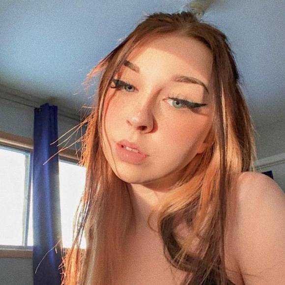 Profile Picture of Isabella Migneault (@imigneault) on Poshmark