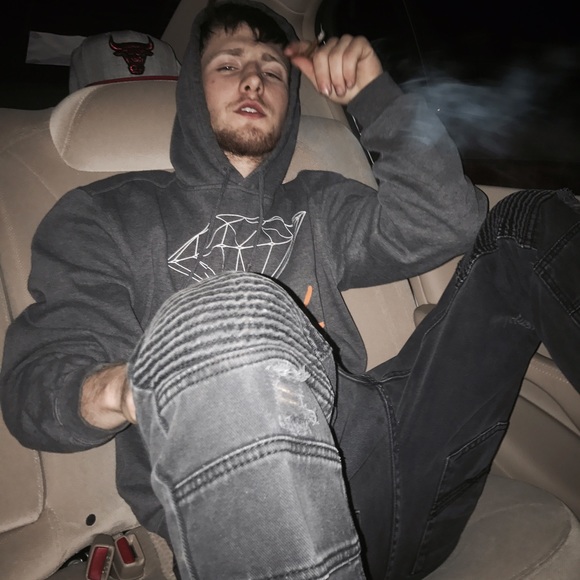 Profile Picture of Daniel Andrejko (@dannybandzz) on Poshmark