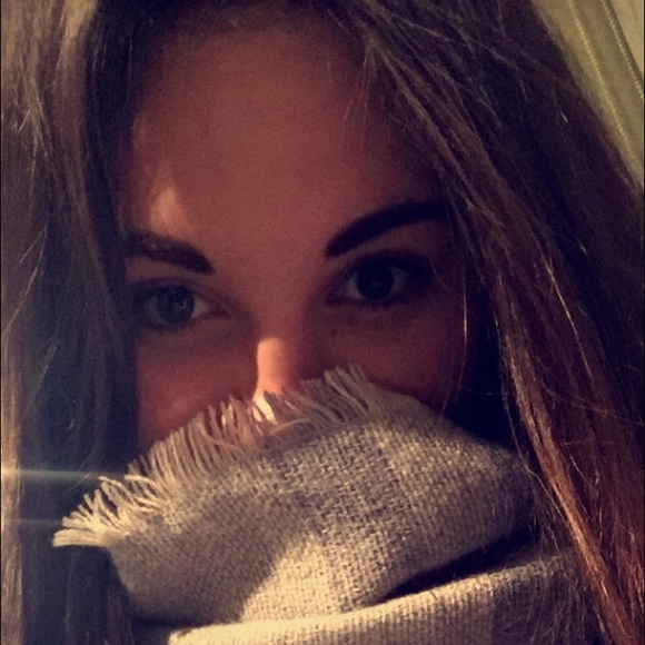 Profile Picture of Danielle Linnebank (@d_linn) on Poshmark