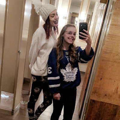 Profile Picture of Samantha (@SamCanSign) on Twitter