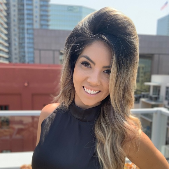 Profile Picture of Anne Barreras (@annelbarr92123) on Poshmark