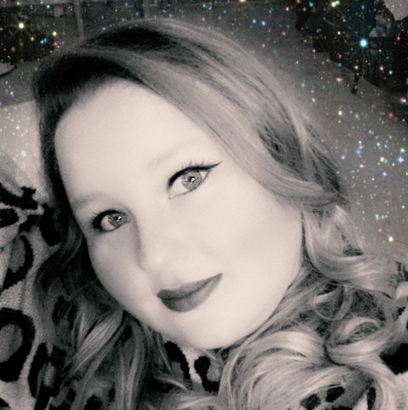 Profile Picture of Kimberly Avendaño (@blondeaggie1985) on Poshmark