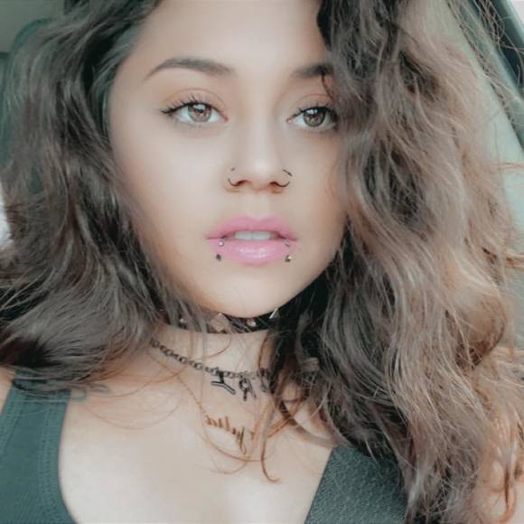 Profile Picture of Julia Faul (@juliafaul) on Poshmark