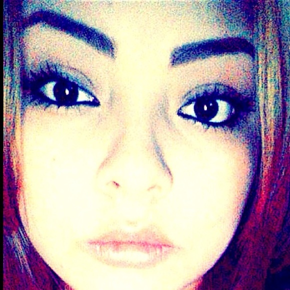 Profile Picture of Chacon Cazoon (@chilylaz) on Poshmark