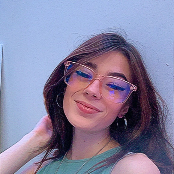 Profile Picture of Olivia Mcgrath (@oliviamcgrat208) on Poshmark