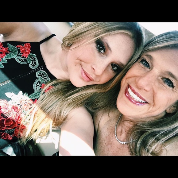Profile Picture of Lauren Endlich (@ltendlic) on Poshmark