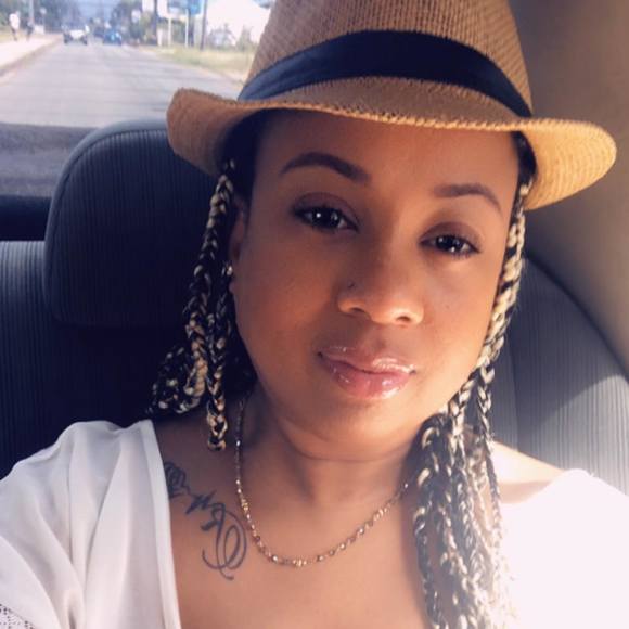 Renée Herbert - Poshmark Profile Picture of Renée Herbert (@trinicoop256) on Poshmark