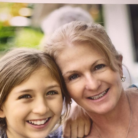 Profile Picture of Robin Parker (@robindparker) on Poshmark