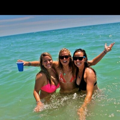 Profile Picture of Molly Hentz (@MollyonMolly) on Twitter