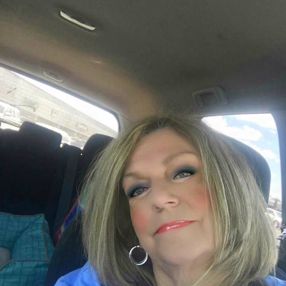 Profile Picture of Sylvia Ureta (@kayureta) on Poshmark