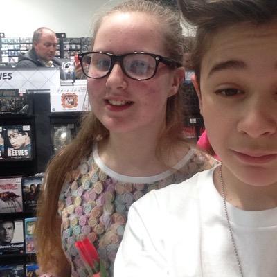 Profile Picture of Hannah Devries (@Mrs_Devries143) on Twitter