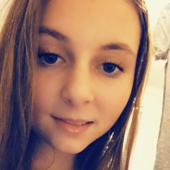 Profile Picture of Rhyanne Kucinski (@autumn_chic) on Poshmark