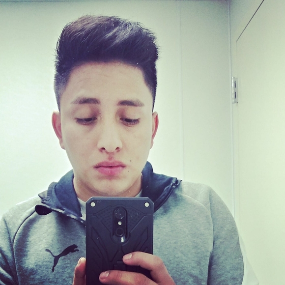 Profile Picture of Daniel Salinas (@danielsalina714) on Poshmark