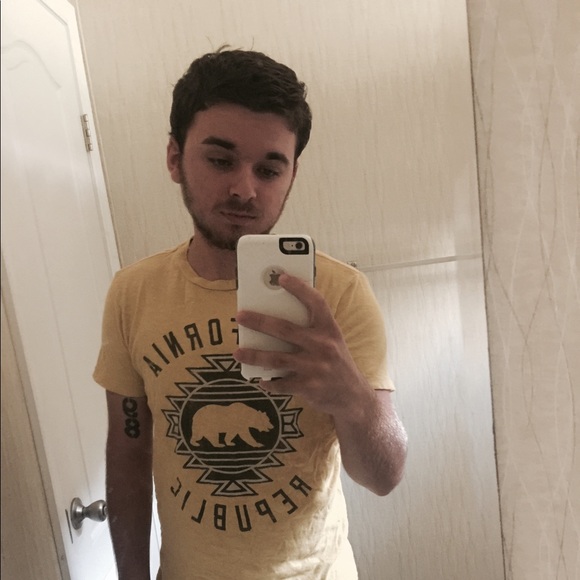 Profile Picture of Jonathan Hogan (@jonathanhogan50) on Poshmark