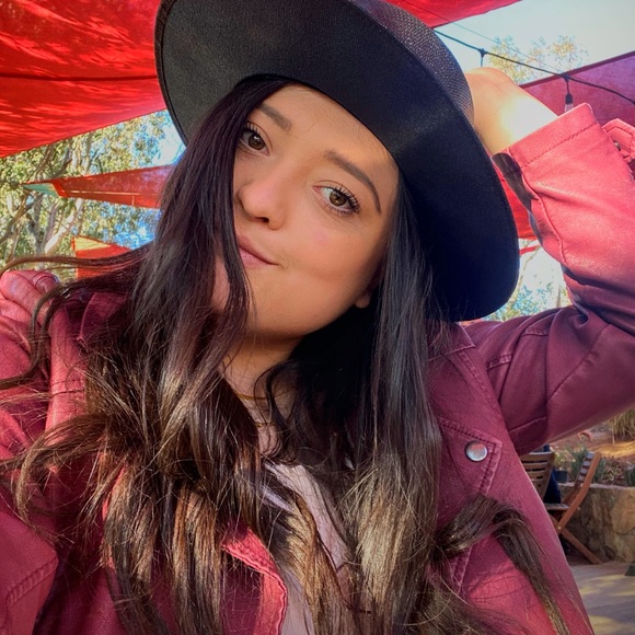 Profile Picture of Paulina Guido (@paulinaguido15) on Poshmark