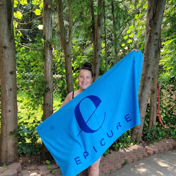 Profile Picture of Naomi Zweep (@naomizweep) on Poshmark