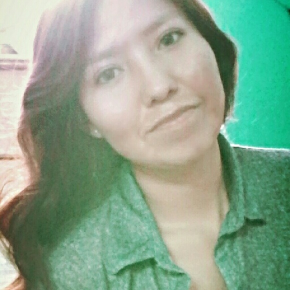 Profile Picture of Mariah Peshlakai (@riahpeshlakai) on Poshmark