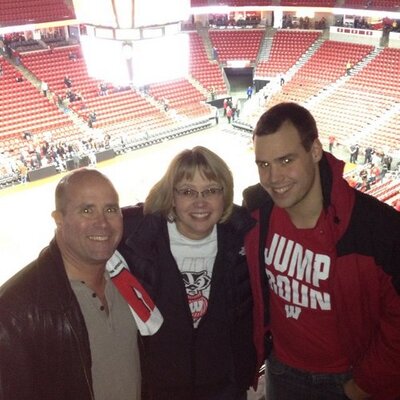 Profile Picture of Lori (@LoriPoelking) on Twitter