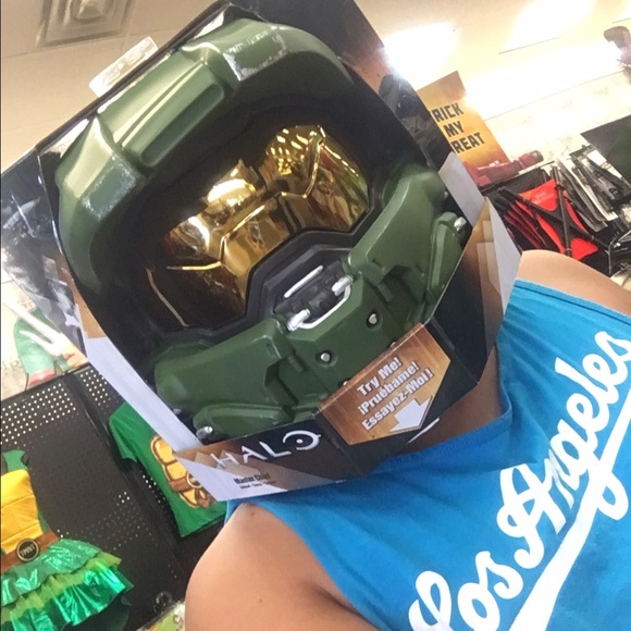 Profile Picture of Damian Morgan (@damianmm) on Poshmark