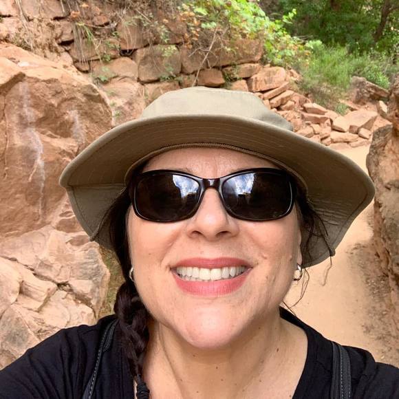 Profile Picture of Michelle Tunstall (@m_tunstall) on Poshmark