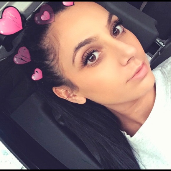 Profile Picture of Olivia Dupon (@omdupon) on Poshmark