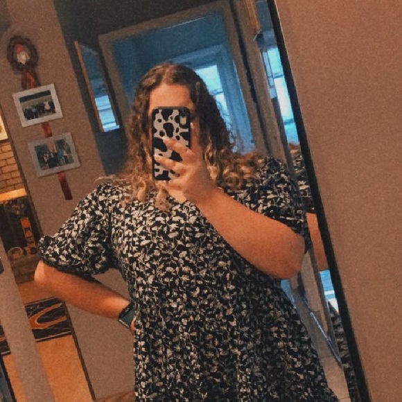 Profile Picture of Isabel Kennedy (@isabelangeline_) on Poshmark