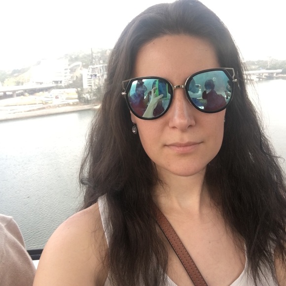 Sevey O - Poshmark Profile Picture of Sevey O (@neonspandex) on Poshmark