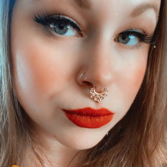 Profile Picture of Olivia Babbini (@liviarose2366) on Poshmark