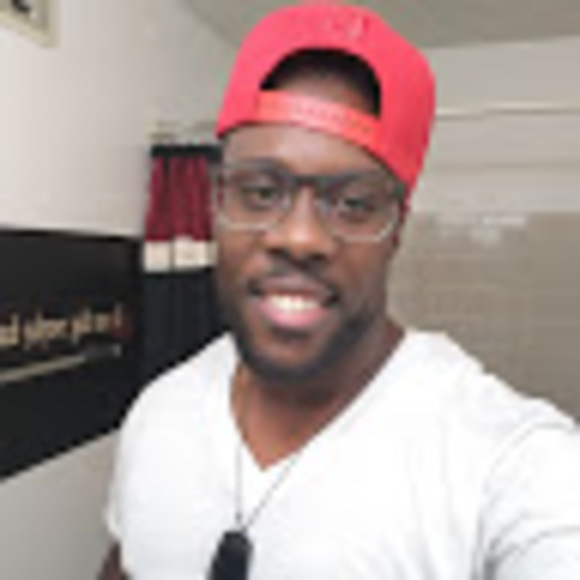 Profile Picture of Sirwalter Salonis (@sirwalters) on Poshmark