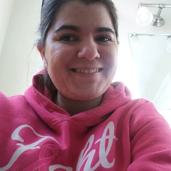 Profile Picture of Kelly Elliott (@kellymcshane26) on Poshmark