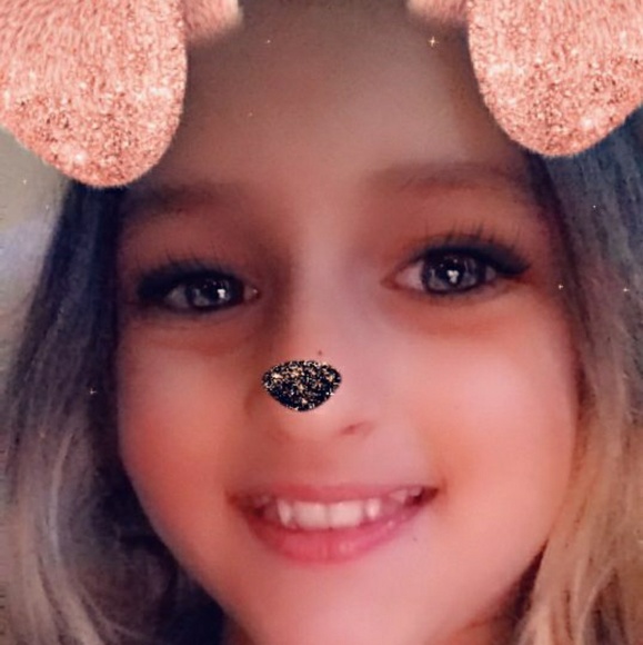 Profile Picture of Rachel Huckfeldt (@lillisfashion) on Poshmark