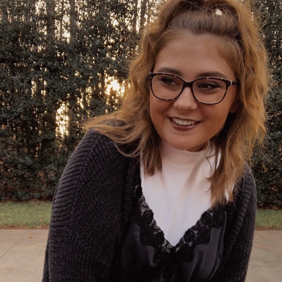 Profile Picture of Madeline Wright (@arctic_maddie) on Poshmark