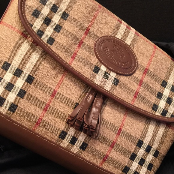 Profile Picture of Teri Calavan (@trsgrn) on Poshmark