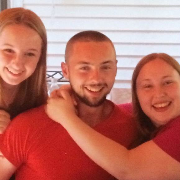 Profile Picture of Debbie Carosella (@taracarosella) on Poshmark