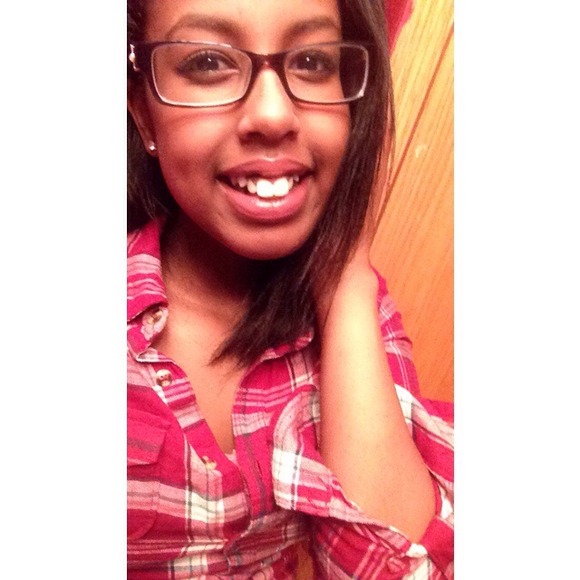 Profile Picture of Salma Addow (@salmaaddow) on Poshmark