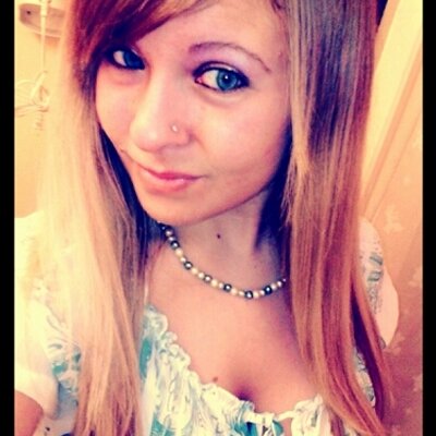 Profile Picture of Amber Schell (@berx3) on Twitter