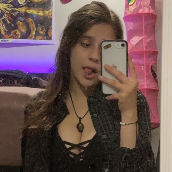 Profile Picture of Lelu Escobar (@maggiepiie) on Poshmark