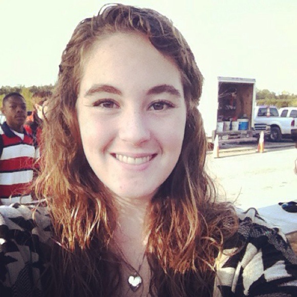 Profile Picture of Taylor Foreman (@taynicole11) on Poshmark