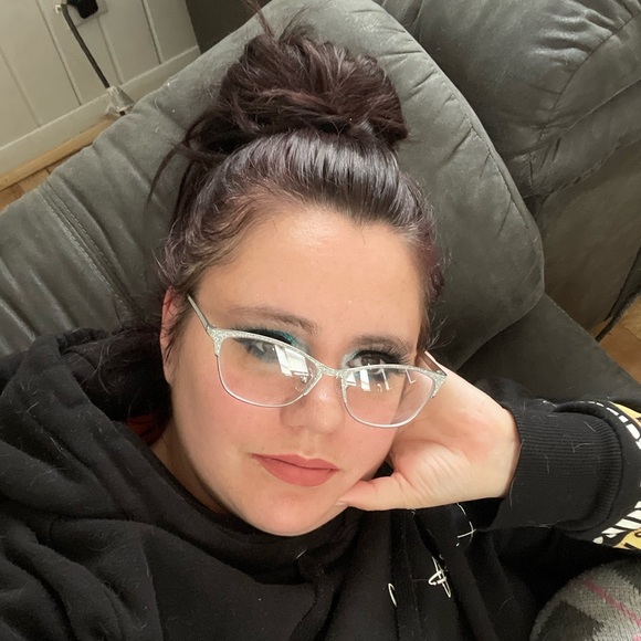 Profile Picture of Jessica Noyer (@eyesoftheice) on Poshmark