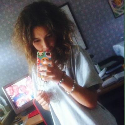 Profile Picture of Nina Loos (@LoosNina) on Twitter