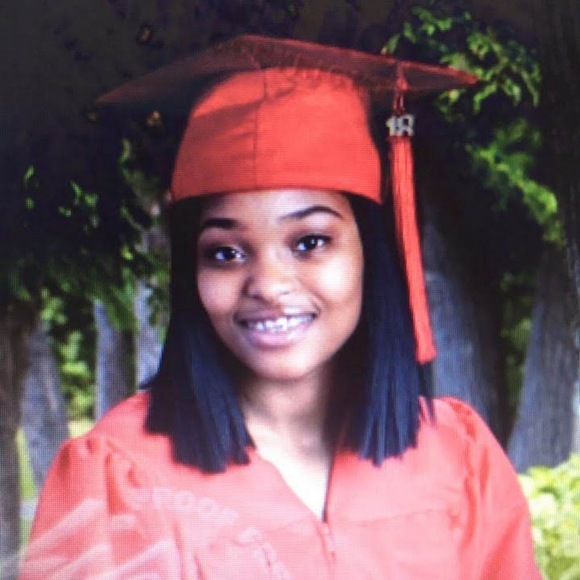 Ashley Simmonds - Poshmark Profile Picture of Ashley Simmonds (@simmonds355) on Poshmark